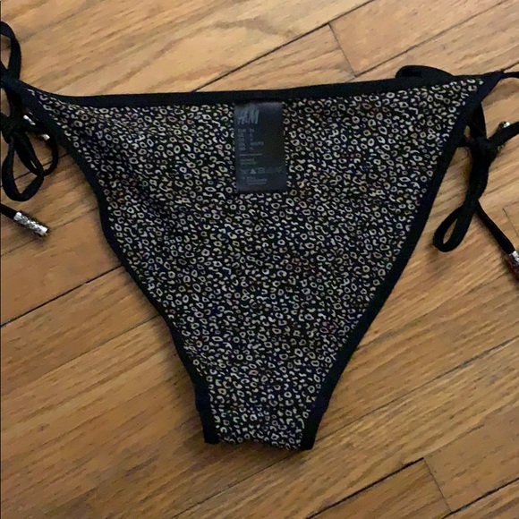 String bikini bottom. Reversible. - Picture 3 of 4